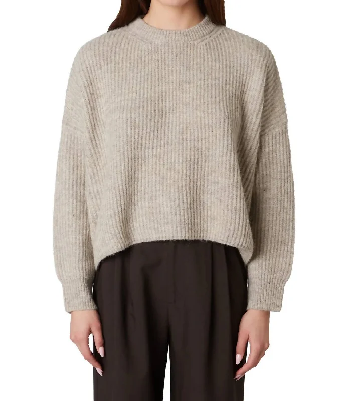 Ariana Sweater In White Fashionable sweaters